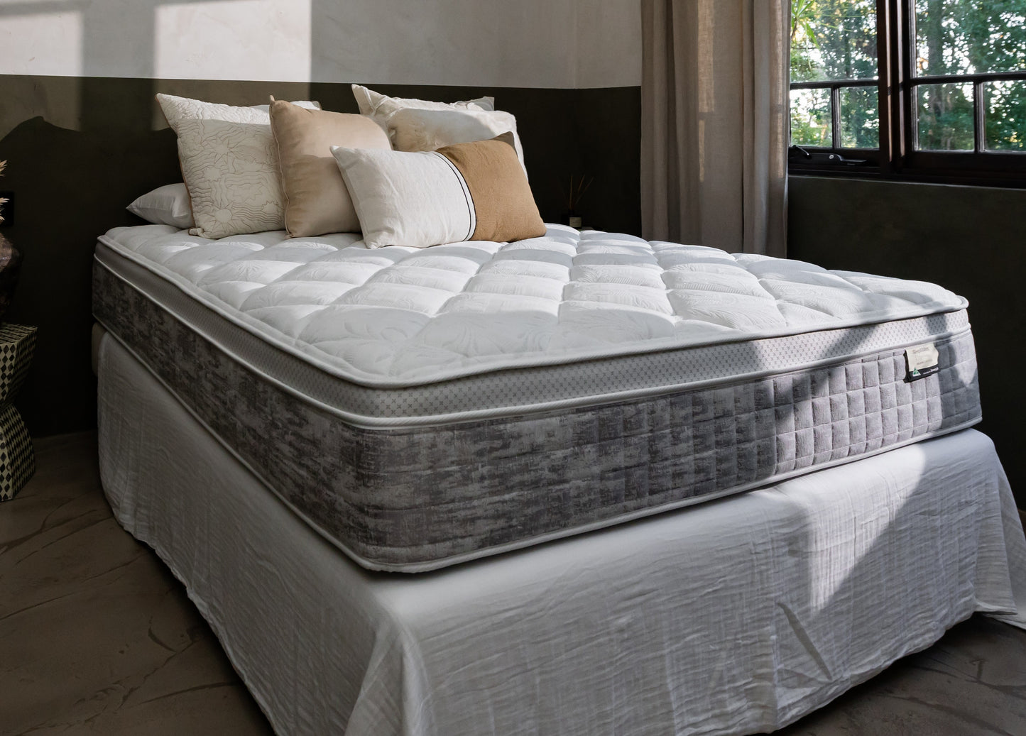 Celeste Mattress & iPerform 2000 Adjustable Base - Queen Bundle Deal