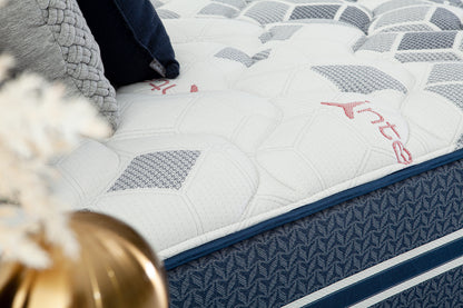 Sports Performance Resolve Mattress & iPerform 2000 Adjustable Base - Queen Bundle Deal
